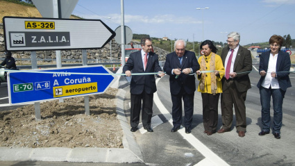 El que fuera presidente de Asturias, Vicente Álvarez-Areces, inaugura los accesos a la ZALIA en 2011