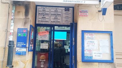 La Administración de Lotería número 2 de Soria está situada en la céntrica calle del Collado, junto a la Plaza Mayor de la capital