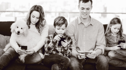 Las familias deben de dar ejemplo a sus hijos menores