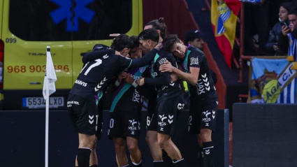 Los jugadores del Málaga celebran un gol contra el Albacete