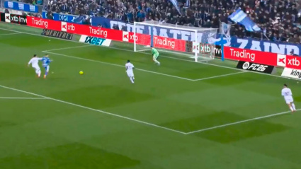 Imagen del posible penalti de Asencio sobre Toni Martínez