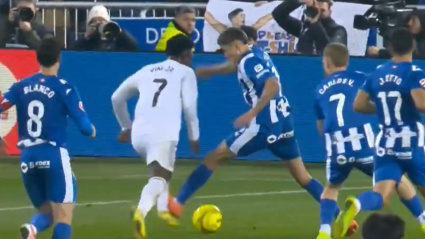 Posible penalti a Vinicius en el Alavés - Real Madrid