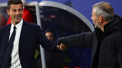Leipzig (Germany), 02/10/2024.- Head coach Thiago Motta of Juventus (L) and Head Coach Marco Rose of Leipzig (R) shake hands before the UEFA Champions League match between RB Leipzig and Juventus in Leipzig, Germany, 02 October 2024. (Liga de Campeones, Alemania) EFE/EPA/FILIP SINGER