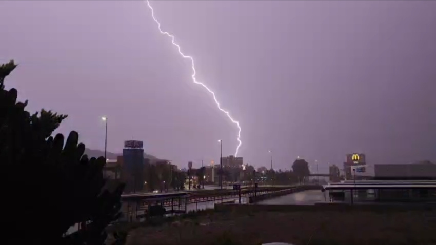 Caída de un rayo durante la tormenta en el entorno de la rambla de Las Culebras de Águilas