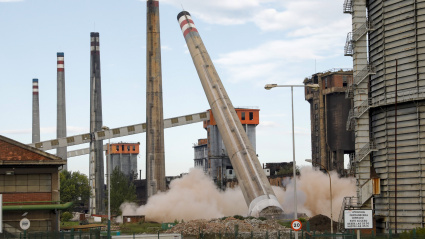 Voladura de la chimenea número 5 de las Baterías de Cok