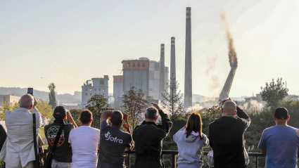 Dos voladuras para derribar las cuatro últimas chimeneas de las viejas baterías de Avilés