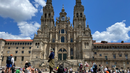 Turistas frente a la catedral de Santiago