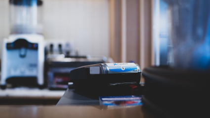 Imagen de recurso del datáfono de una cafetería