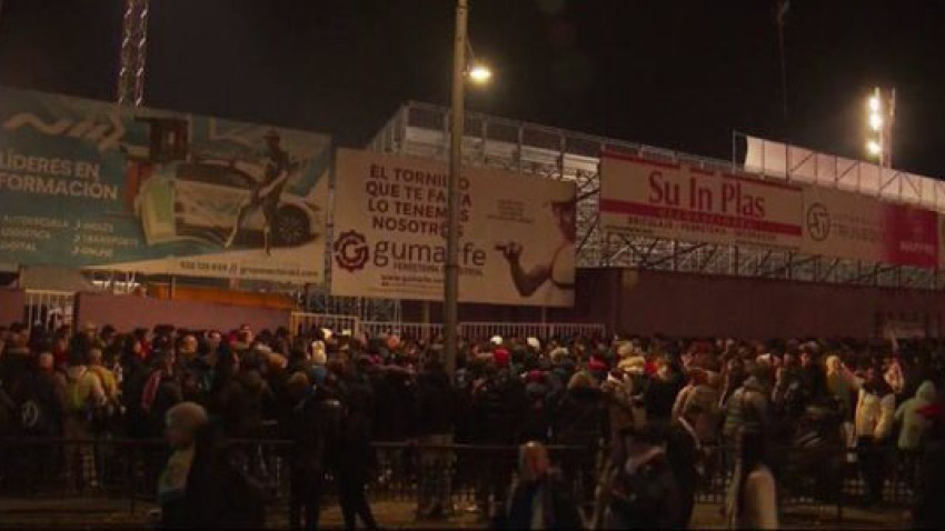 Aficionados esperando a las puertas del Pedro Escartín