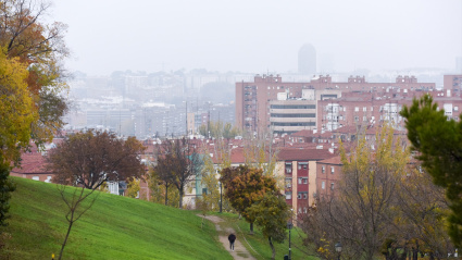 El parque del Cerro del 'Tío Pío' o popularmente conocido como el 'Parque de las siete tetas' con bancos de niebla