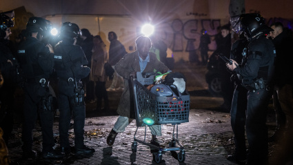 Bermúdez defiende que sí existen recursos en la ciudad para evitar esta situación y exige que los pisos vacíos se pongan “al servicio de la clase trabajadora”.