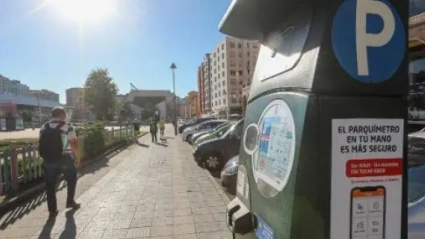Un parquímetro en la calle José Cueto de Avilés