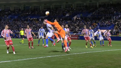 Imagen del penalti pitado a Musso en el Atlético Baleares-Atlético