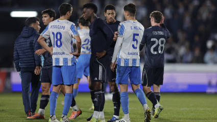 Los jugadores del Real Madrid y Talavera se ven tras el encuentro