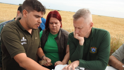 Eduardo Laguna, coordinador del proyecto Coturnix, a la izquierda