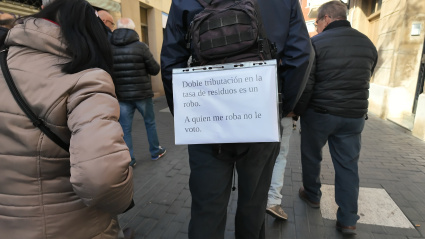 El origen de la disputa se encuentra en la controvertida tasa de residuos que el ayuntamiento ha implementado en el municipio.