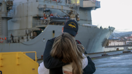 El buque atracó sobre las 9:30 horas de Navantia