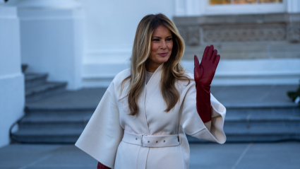 Melania Trump con la decoración navideña
