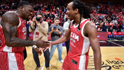 Dylan Ennis y Michael Forrest guiaron a UCAM CB