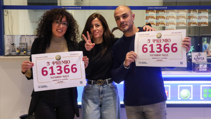 El número 61366 fue agraciado con el quinto premio del Sorteo Extraordinario de Lotería de Navidad dotado con 60.000 euros a la serie, 6.000 euros al décimo, que ha dejado la suerte en Zamora, concretamente en la administración n° 5, donde se ha vendido una serie completa