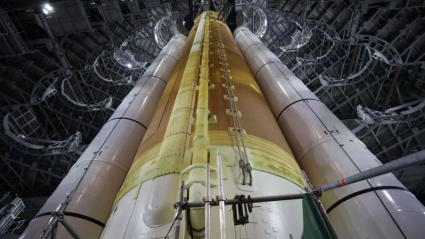 Aspecto del cohete SLS de la Misión Artemis 1 ensamblado con la cápsula OrionLa NASA está revisando oportunidades de lanzamiento en abril y mayo para Artemis 1, primera misión del megacohete SLS y la cápsula Orion, en un viaje no tripulado de ida y vuelta al entorno lunar.POLITICA INVESTIGACIÓN Y TECNOLOGÍAFRANK MICHAUX/NASA