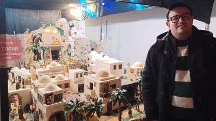 Javi González es uno de los creadores del belén de la Cofradía de la Merced de Ferrol