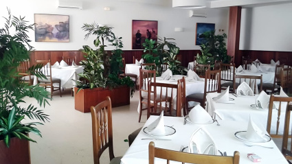 Interior del restaurante De Manuel ubicado en la carretera de la Feria de Muestras