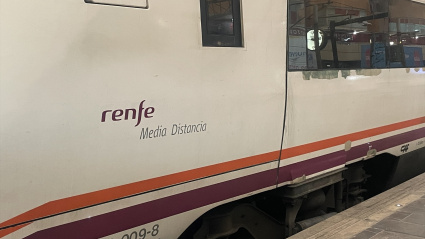 Delicias, tren, AVE, Cercanias, via tren, estación, RENFE, vagón tren, media distancia,