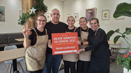 Manuel Rey con su equipo