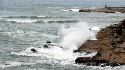 Las olas en Begur (Girona), superan los 5 metros de altura
