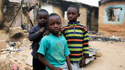 B91211 Nigeria: burnt and devastated houses in Jos, destroyed during the post-electoral violence in November 2008