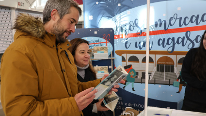Rubén Arroxo e Cristina López na Praza de Abastos de Lugo