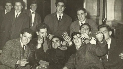 Un grupo de jóvenes celebran la Nochevieja en esta imagen de archivo del Círculo Amistad Numancia