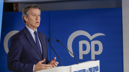 El presidente del Partido Popular, Alberto Núñez Feijóo, comparece ante los medios de comunicación para hacer el balance del año 2025
