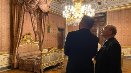 Ángel Expósito y Mario Mateos, conservador del Palacio Real de Madrid