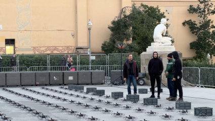 la pirotecnia realce las pausas y los momentos en que la música se detiene y aumente de potencia cuando sea necesario