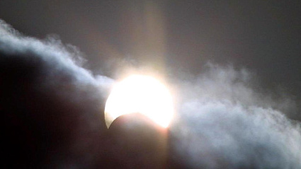 Eclipse solar y nubes