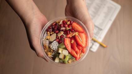 Además de las neveras, el eje contra el desperdicio alimentario incluye la elaboración de confitura y aceite de oliva con frutos de árboles urbanos