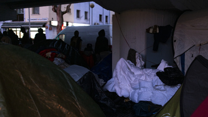 (Foto de ARCHIVO)Personas desalojadas que continúan en el puente bajo la C-31, a 29 de diciembre de 2025, en Badalona, Barcelona, Catalunya (España). Un total de 153 personas han sido realojadas por la Generalitat y entidades sociales tras el desalojo del antiguo instituto B9 de Badalona (Barcelona), según han informado fuentes de la Conselleria de Derechos Sociales e Inclusión este lunes.Lorena Sopêna / Europa Press29/12/2025