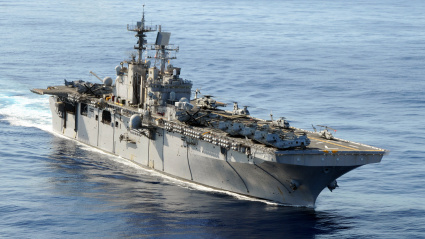 Otra imagen del barco a bordo del que viaja Maduro hacia EEUU