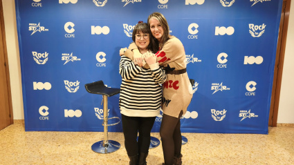 Marta López (derecha), junto a Pilar López Isla en COPE Zaragoza