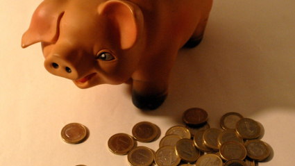 3BRFE1H cerdita , hucha, monedas, ahorro, economia, despensa, banco, cja fuerte, cerdito hucha, hucha cerdito,  dinero, economizar, deudas, pagos, facturas, h