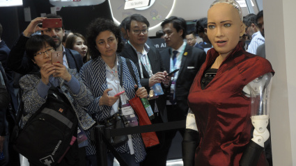RRFM8P Sofia robot, Barcelona, Catalonia, Spain. 25th February 2019. First day at the Mobile World Congress 2019. Experiences, stands and sponsors at la Fira de Barcelona, exhibition center, Hospitalet de Llobregat . Credit: Rosmi Duaso/Alamy Live News.