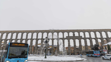 Nieve en las inmediaciones del Acueducto de Segovia, a 7 de enero de 2025, en Segovia
