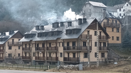 Imagen del conjunto de edificios donde se encontraba el inmueble siniestrado.