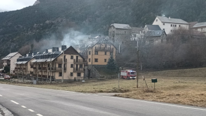 Los bomberos de la Diputación de Huesca han acudido rápidamente al lugar del incendio.