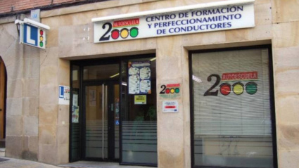 La Asociación Provincial de Autoescuelas de Soria se posiciona a favor de la baliza V16 y anima a los conductores a utilizar también los triángulos en casos concretos