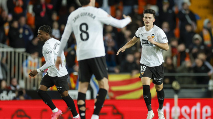 Pepelu, de penalti, salvó un punto