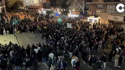 Varios centenares de aficionados se congregaron en la Avenida Suecia