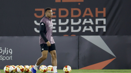 Kylian Mbappé, durante el entrenamiento previo a la final de la Supercopa de España